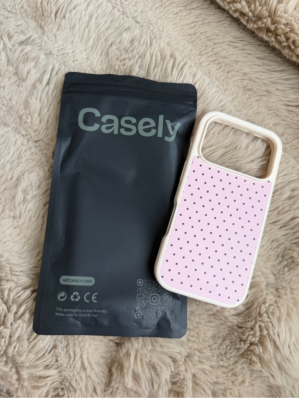 Casely Pink Polka Dot iPhone Case iPhone 17 Pro (Bold Flex, Mag Safe)